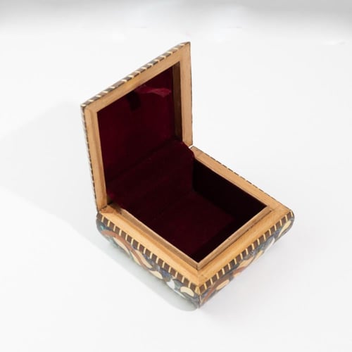 تحفه جمالية صندوق مصدّف فاخر