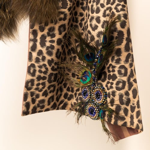 سكارف شامواه الثقيل مع فرو مطعّم بالكرستال الفاخر...