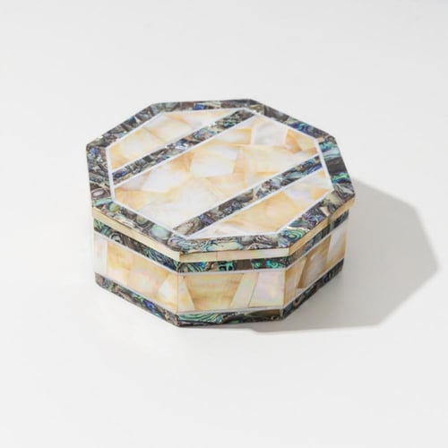 صندوق ثقيل من الرخام الملون الفاخر ملبّس داخليا با...