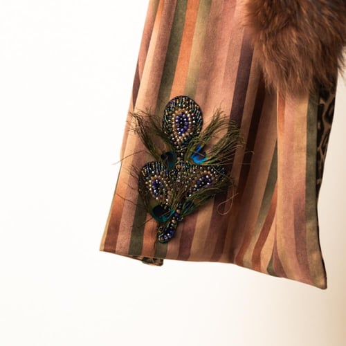 سكارف شامواه الثقيل مع فرو مطعّم بالكرستال الفاخر...