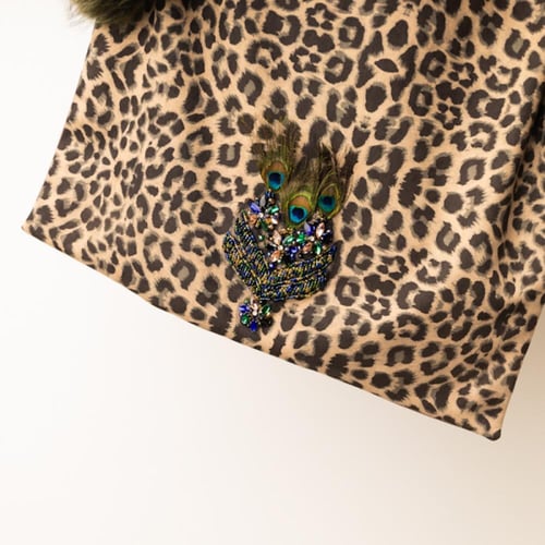 سكارف شامواه الثقيل مع فرو مطعّم بالكرستال الفاخر...