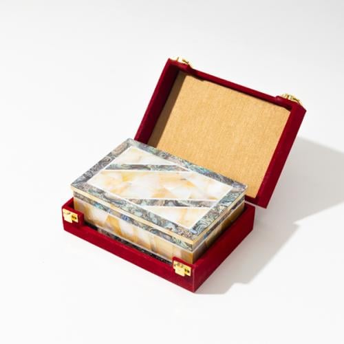 صندوق ثقيل من الرخام الملون الفاخر ملبّس داخليا با...