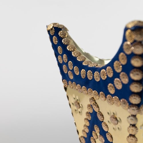 مدخن حائلي كحلي اللون راقي