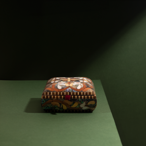 صندوق خشبي منقوش ومطعم بالصدف البحري الفاخر الملون