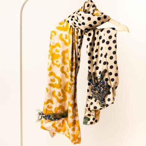 سكارف حرير مطعّم بالكرستال الفاخر دبل فيس