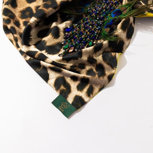 سكارف حرير مطعّم بالكرستال الفاخر دبل فيس