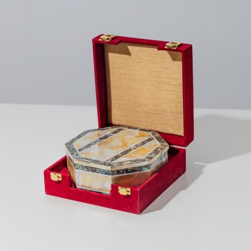 صندوق ثقيل من الرخام الملون الفاخر ملبّس داخليا با...