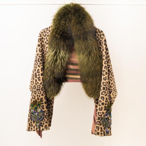 سكارف شامواه الثقيل مع فرو مطعّم بالكرستال الفاخر...