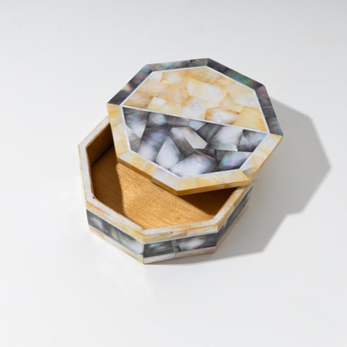 صندوق ثقيل من الرخام الملون الفاخر ملبّس داخليا با...