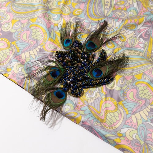 سكارف حرير بالفورير مطعّم بالكرستال الفاخر دبل فيس