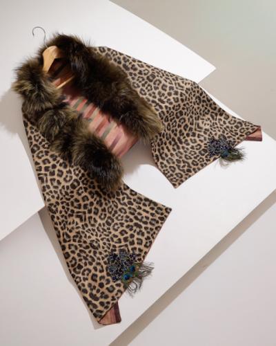 سكارف شامواه الثقيل مع فرو مطعّم بالكرستال الفاخر...