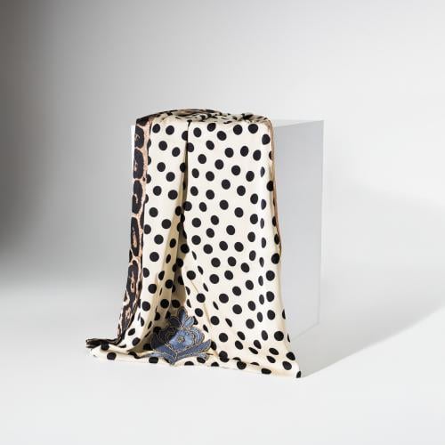 سكارف حرير مطعّم بالكرستال الفاخر دبل فيس