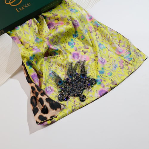 سكارف حرير مطعّم بالكرستال الفاخر دبل فيس