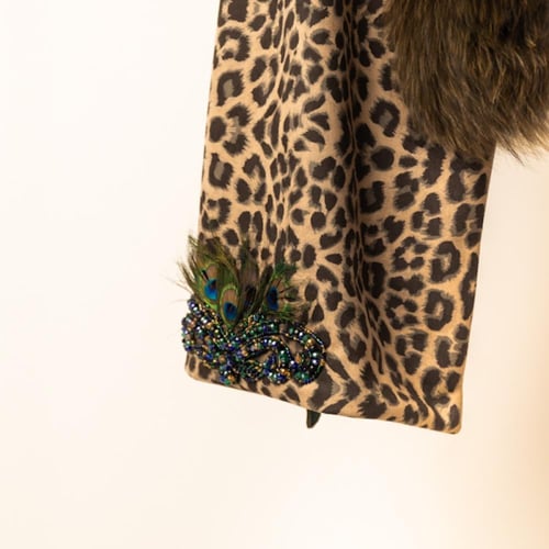 سكارف شامواه الثقيل مع فرو مطعّم بالكرستال الفاخر...