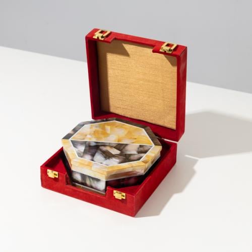 صندوق ثقيل من الرخام الملون الفاخر ملبّس داخليا با...