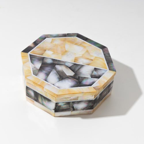 صندوق ثقيل من الرخام الملون الفاخر ملبّس داخليا با...