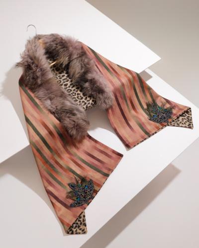 سكارف شامواه الثقيل مع فرو مطعّم بالكرستال الفاخر...