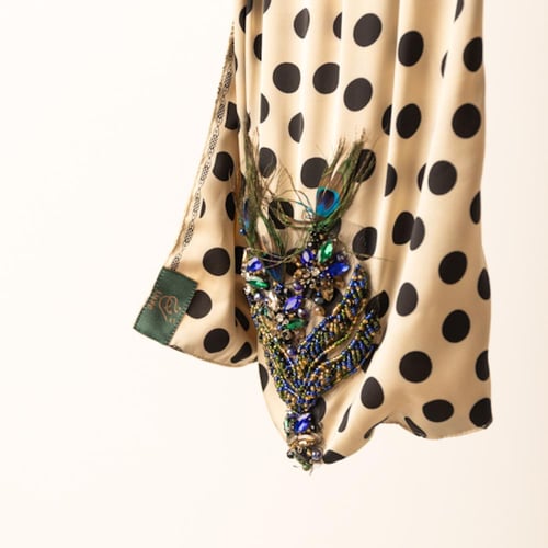 سكارف حرير مطعّم بالكرستال الفاخر دبل فيس