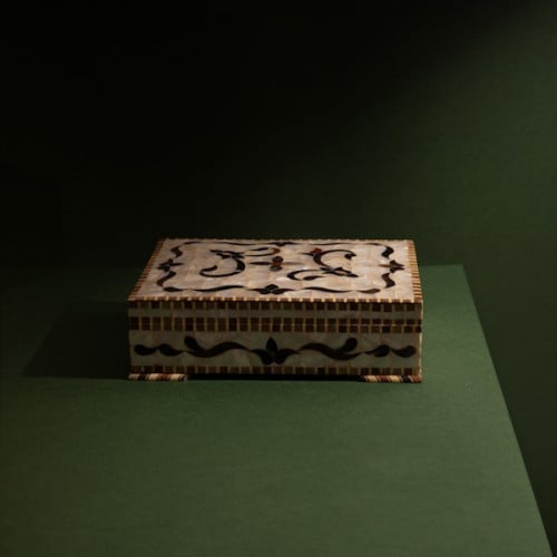 صندوق مصدّف من خشب الزان الفاخر