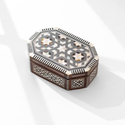 صندوق خشبي ثماني مصدّف دمشقي وسط