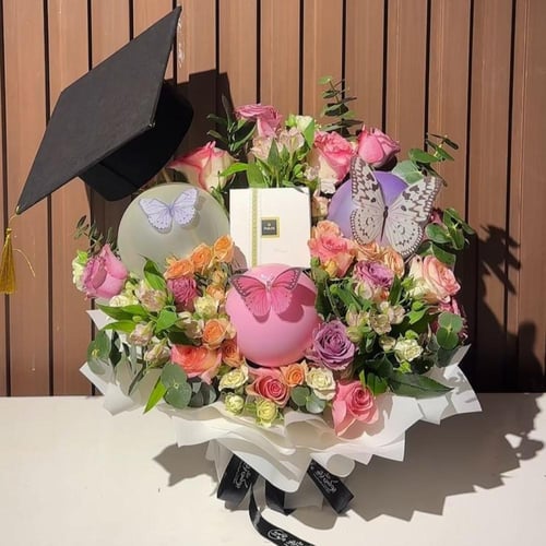 باقة التخرج مع حلا الباتشي