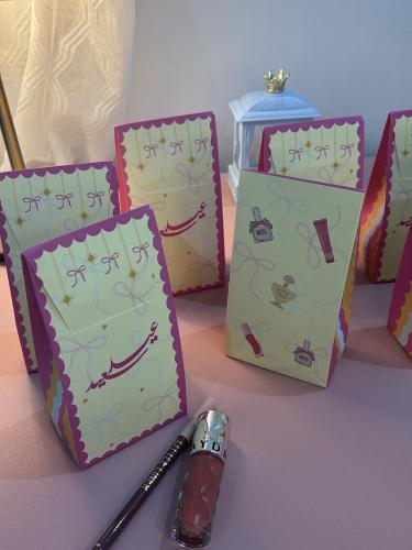 بوكس أنيق فيه قلوس و محدد