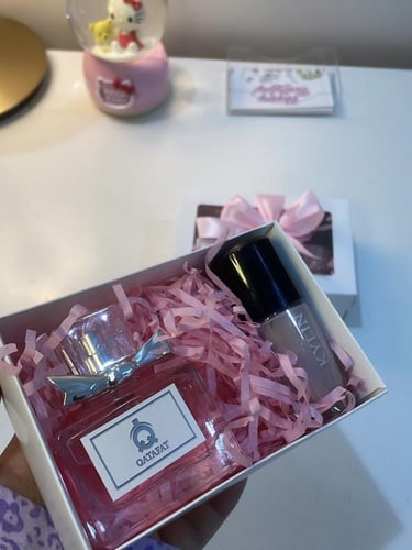 عطر + مناكير