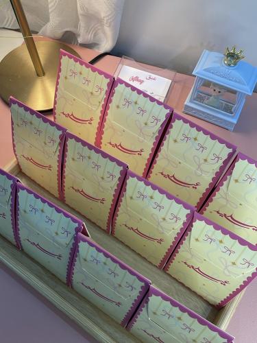 12 بوكس أنيق يحتوي على روج + صينيه