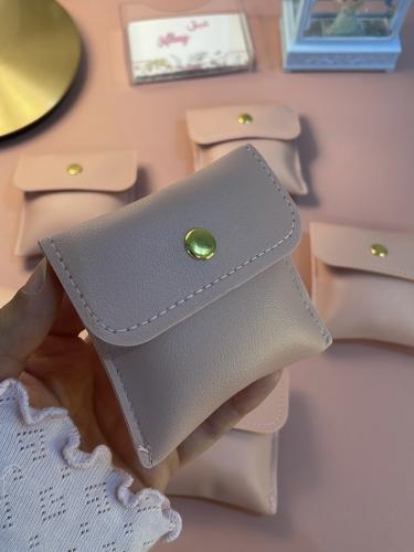 توزيعات بلاشر مع شنطة جلد