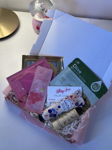 بوكس ماسكات + كريم + مرطب شفايف