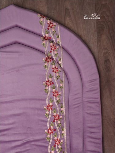 طقم صلاة .. سجادة مخملية مع لباس نص كلوش