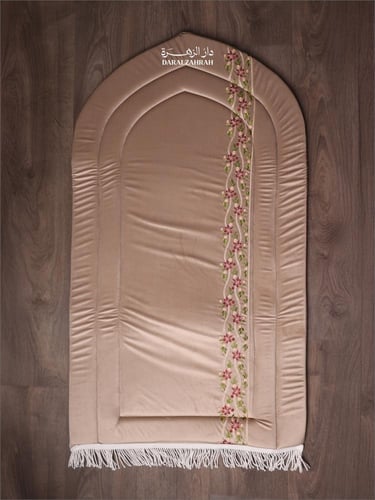 طقم صلاة .. سجادة مخملية مع لباس نص كلوش