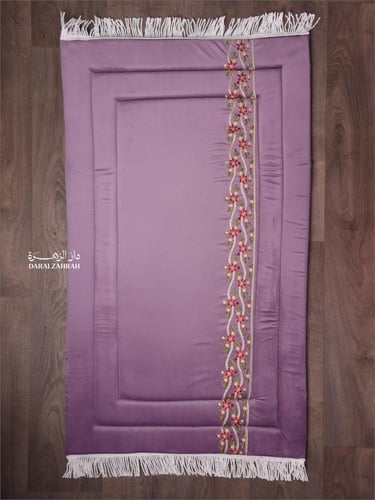 طقم صلاة .. سجادة مخملية مع لباس نص كلوش