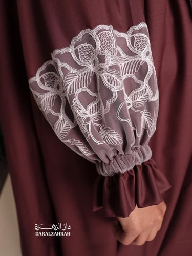 طقم صلاة .. سجادة مخملية مع لباس نص كلوش