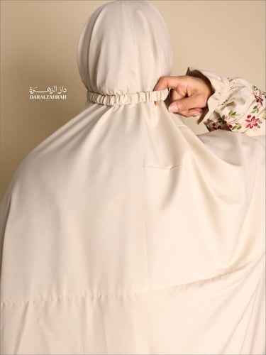 طقم صلاة .. سجادة مخملية مع لباس نص كلوش