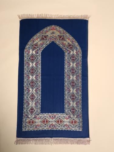 سجادة صلاة مبطنة ومطرزة
