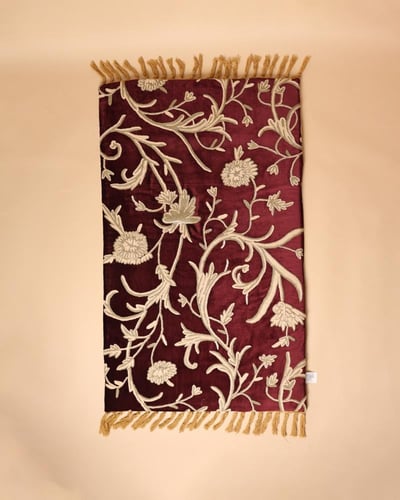 سجادة مخملية كشميري مبطنة بالاسفنج - هاند ميد