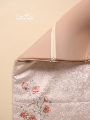 طقم صلاة .. سجادة مخملية مع لباس نص كلوش