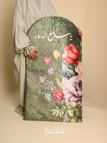 طقم صلاة .. سجادة مخملية مع لباس نص كلوش