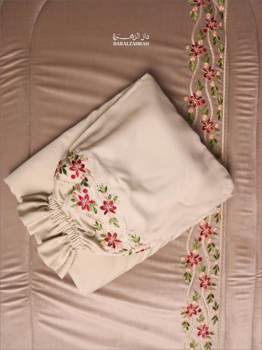 طقم صلاة .. سجادة مخملية مع لباس نص كلوش