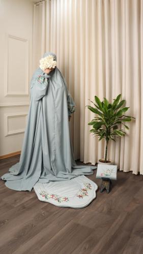 طقم صلاة .. سجادة مخملية مع لباس كلوش واسع وغلاف ق...