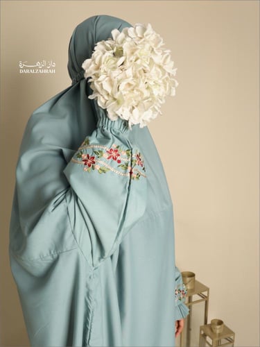 طقم صلاة .. سجادة مخملية مع لباس كلوش كامل