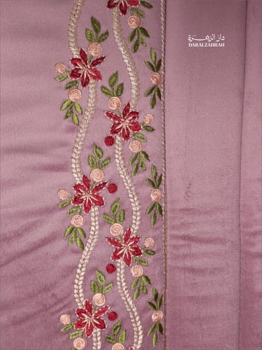 طقم صلاة .. سجادة مخملية مع لباس نص كلوش