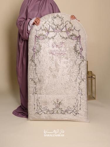 طقم صلاة .. سجادة مخملية مع لباس نص كلوش