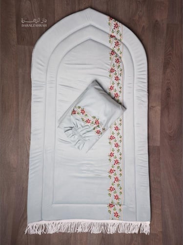 طقم صلاة .. سجادة مخملية مع لباس نص كلوش