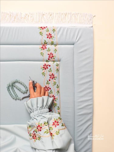 طقم صلاة .. سجادة مخملية مع لباس نص كلوش