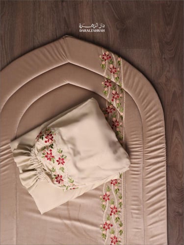 طقم صلاة .. سجادة مخملية مع لباس نص كلوش