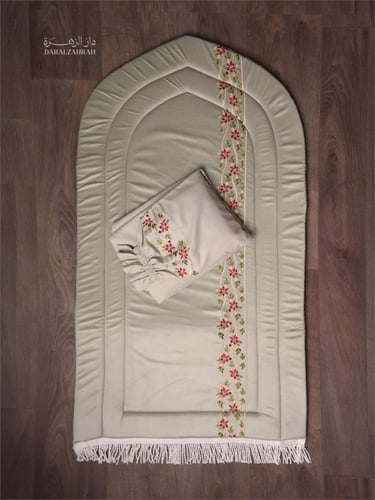 طقم صلاة .. سجادة مخملية مع لباس نص كلوش