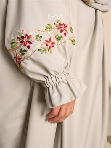 طقم صلاة .. سجادة مخملية مع لباس نص كلوش