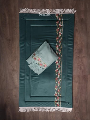 طقم صلاة .. سجادة مخملية مع لباس كلوش كامل